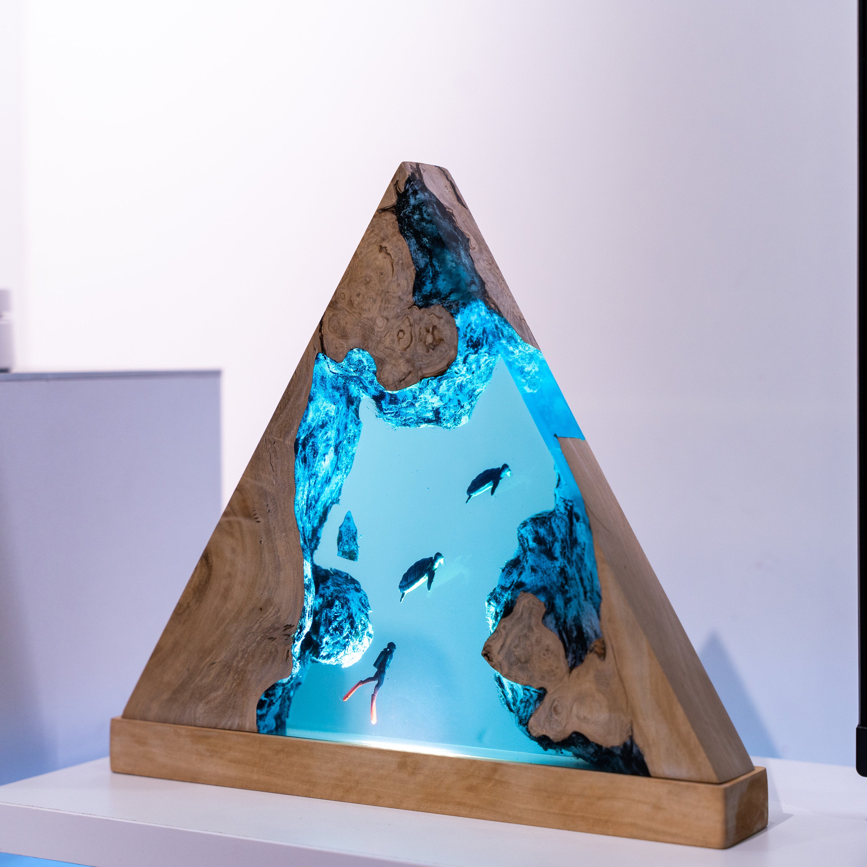 Requin - Epoxy table lamp